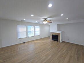 4902 Mill Creek Dr in Baytown, TX - Building Photo - Building Photo