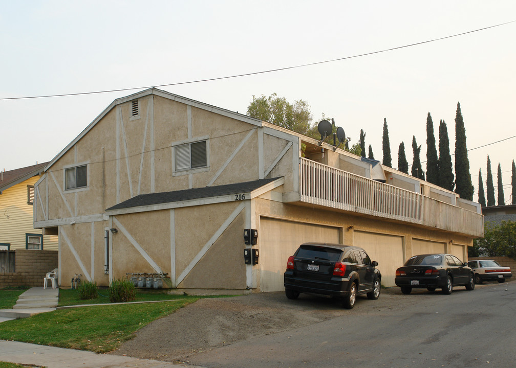 216 E 7th St in Corona, CA - Building Photo