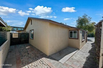 2601 N 51st St in Phoenix, AZ - Building Photo - Building Photo