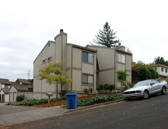 1520-1530 Monterey Dr in Santa Rosa, CA - Building Photo - Building Photo