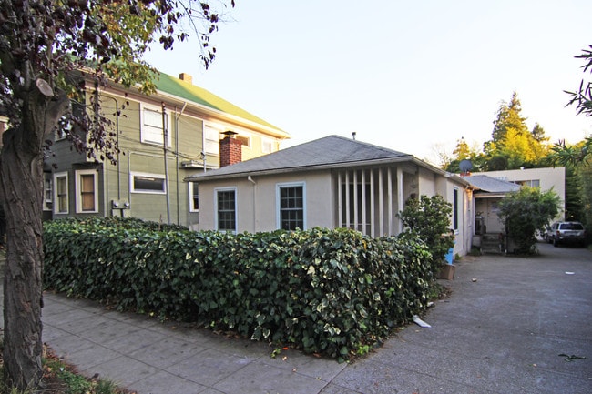 2218 Parker St in Berkeley, CA - Building Photo - Building Photo