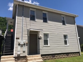132 Myra Barnes Ave, Unit A in Pikeville, KY - Foto de edificio - Building Photo