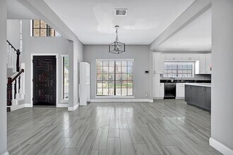 3555 Ashfield Dr in Houston, TX - Building Photo - Building Photo