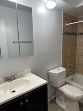1515 W Morse Ave, Unit STUDIO in Chicago, IL - Building Photo - Building Photo