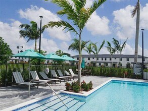 2982 SW Park St in Dania, FL - Building Photo - Building Photo