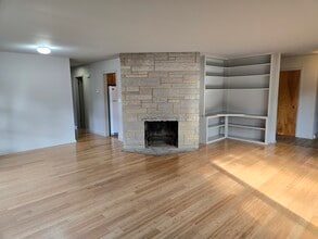 448 Hubbard Ave in Elgin, IL - Building Photo - Building Photo