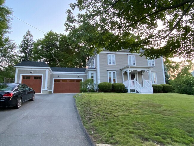 65 Hillside Ave, Unit 1 in Arlington, MA - Building Photo - Building Photo