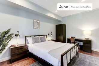 1329 E St NE in Washington, DC - Building Photo - Building Photo