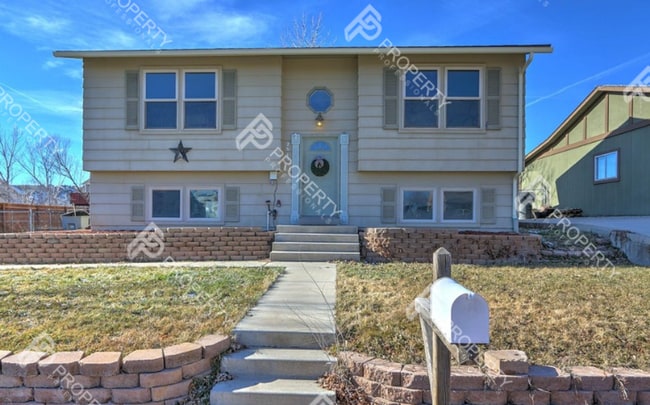 property at 2619 West Ave