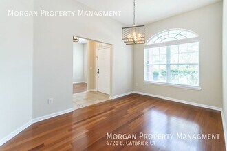 4721 E Catbrier Ct in Jacksonville, FL - Foto de edificio - Building Photo