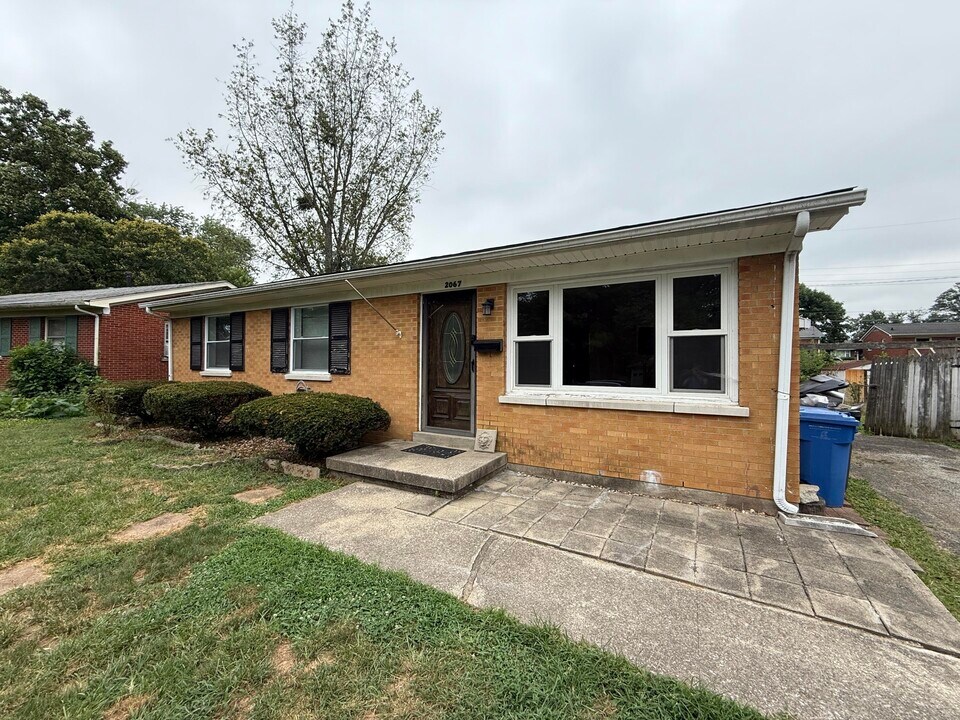 2067 Tamarack Dr in Lexington, KY - Building Photo