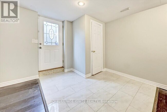 36 Hillside Dr in Brampton, ON - Building Photo - Building Photo