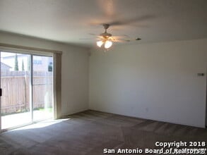 8903 Dakota Run in Converse, TX - Foto de edificio - Building Photo