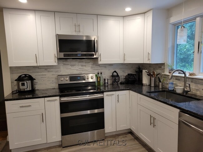 121 Bedford St in Waltham, MA - Building Photo - Building Photo