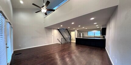 8710 Park Ln in Dallas, TX - Foto de edificio - Building Photo