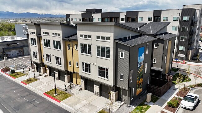 5231 Eliot St in Denver, CO - Foto de edificio - Building Photo