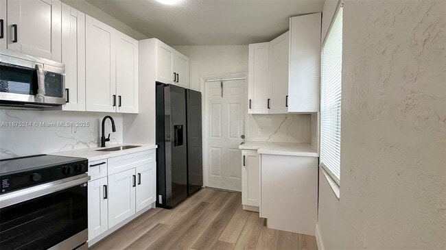 550 NW 15th Ct