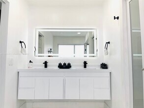 6900 W 2nd Way in Hialeah, FL - Building Photo - Building Photo