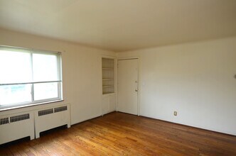 7264 Reading Rd, Unit 1 in Cincinnati, OH - Foto de edificio - Building Photo