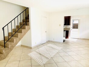 3111 Byron St-Unit -B: K-34/AM-02.23 in San Diego, CA - Foto de edificio - Building Photo