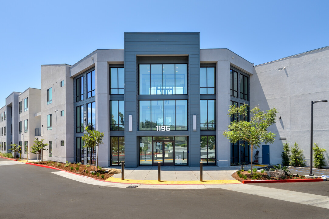 Lumina Apartment Homes in Simi Valley, CA - Foto de edificio