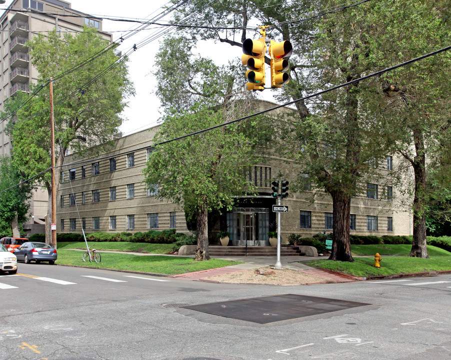 Dorset House Apartments in Denver, CO - Building Photo