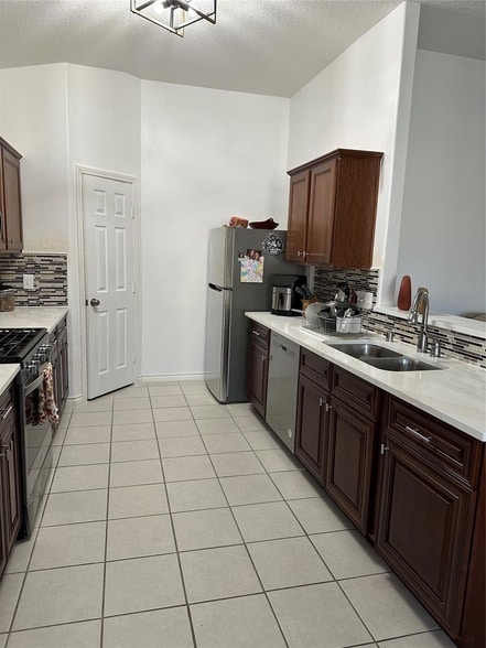 20914 Kirkland Woods Dr in Houston, TX - Building Photo - Building Photo