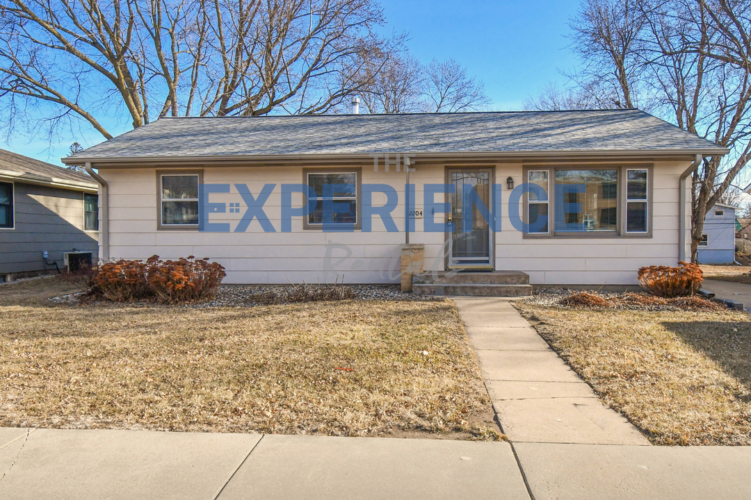 2204 S Jefferson Ave in Sioux Falls, SD - Building Photo