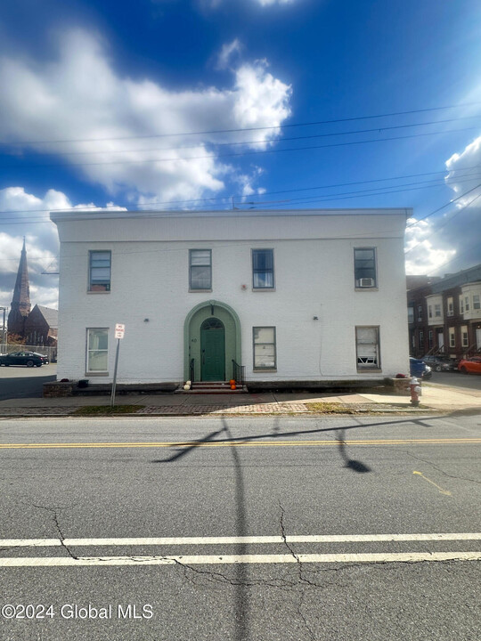 40 River St in Troy, NY - Building Photo