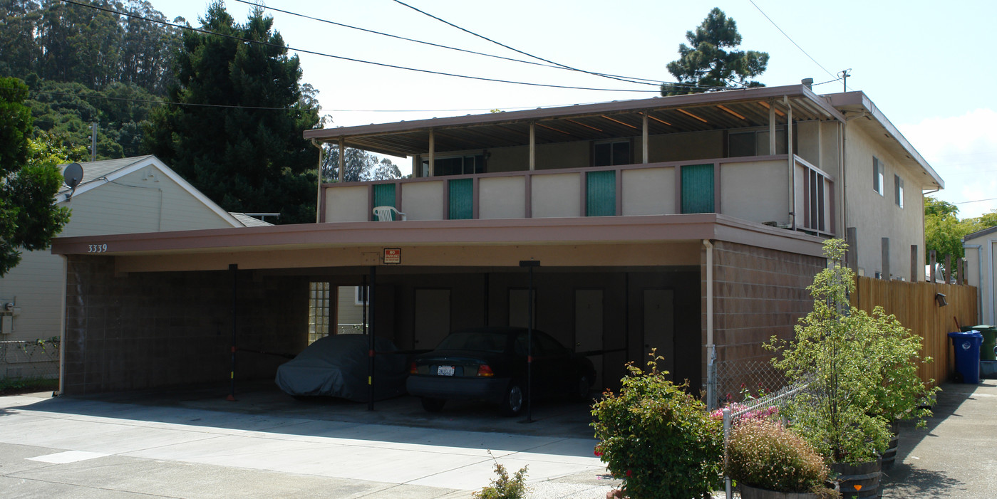 3339 Yosemite Ave in El Cerrito, CA - Building Photo