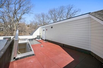 147 Grampian Way in Boston, MA - Foto de edificio - Building Photo