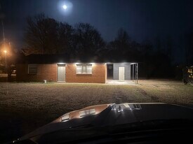 3631 Sharon Rd in Laurel, MS - Building Photo