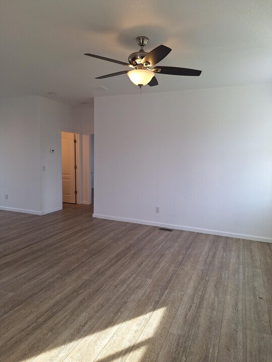 21226 Hwy 175 in Middletown, CA - Building Photo