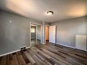 210 Kenyon Rd in Eastlake, OH - Building Photo - Building Photo