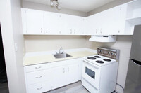 Tuxedo Park Apartments in Calgary, AB - Building Photo - Building Photo