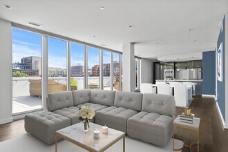 691 Massachusetts Ave, Unit 601 in Boston, MA - Foto de edificio - Building Photo