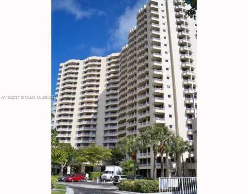 3300 NE 191st St, Unit ONE OF A KIND AVENTURA in Aventura, FL - Building Photo