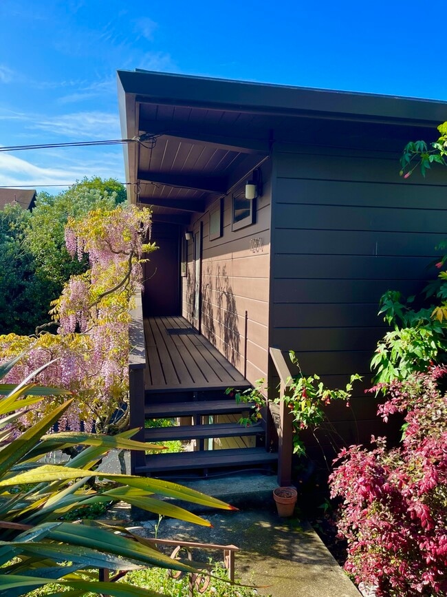 1216 Spruce St, Unit 1216-1/2 Spruce in Berkeley, CA - Building Photo - Building Photo