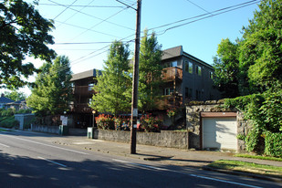 2226 NE Weidler St Apartments