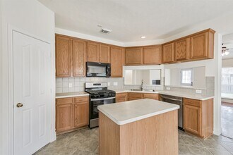 7 Heron Hollow Ct in Spring, TX - Building Photo - Building Photo