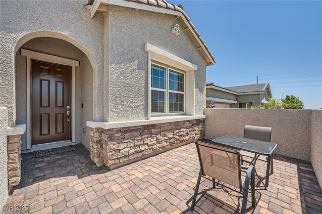 property at 10960 Doresta Ave