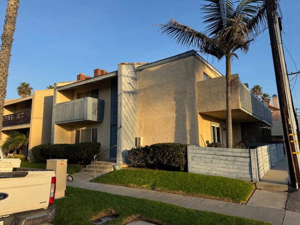 114 20th St in Huntington Beach, CA - Building Photo