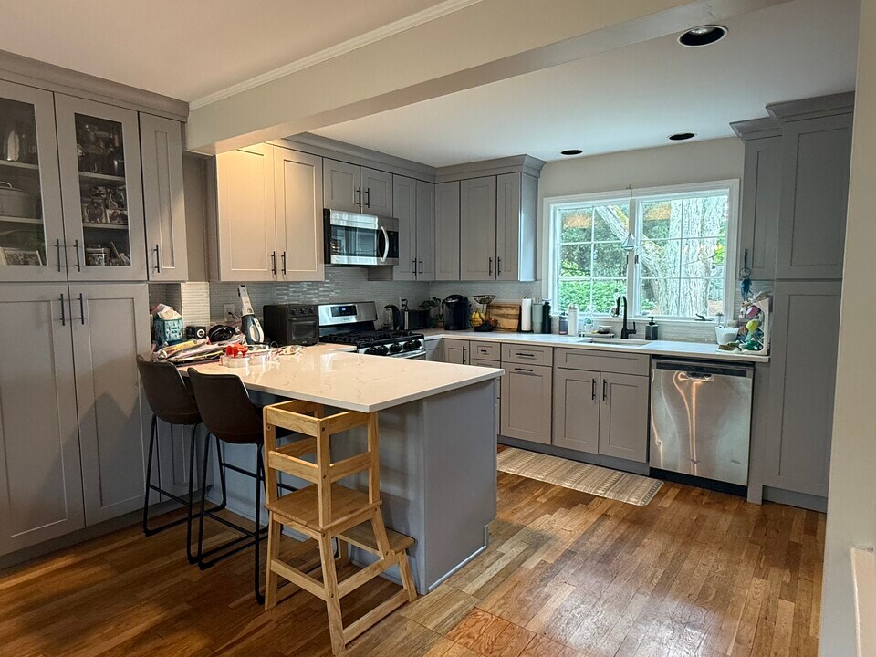 47 Maplewood Ave in Newton, MA - Building Photo