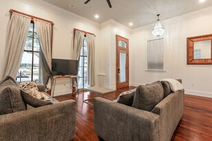 2335 Canal St in New Orleans, LA - Building Photo