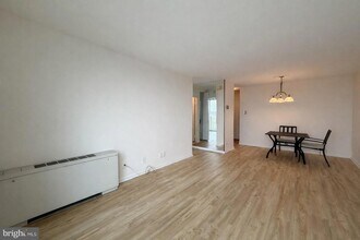 301 N Beauregard St, Unit 1707 in Alexandria, VA - Building Photo - Building Photo