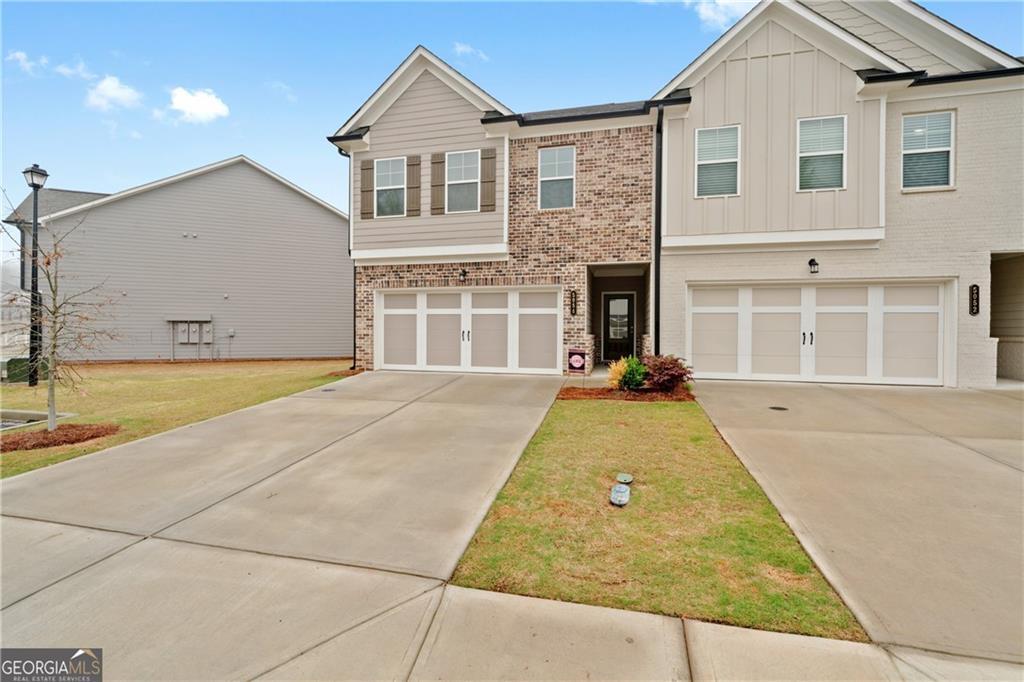 5056 Silver Fox Trl in Oakwood, GA - Foto de edificio