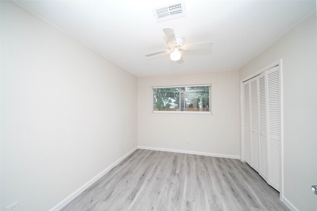 property at 5407 Oakhaven Ln