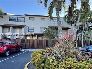 10060 NW 9th St Cir in Miami, FL - Building Photo - Building Photo