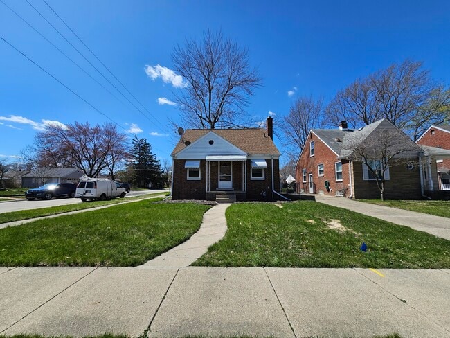 property at 2001 N Denwood St
