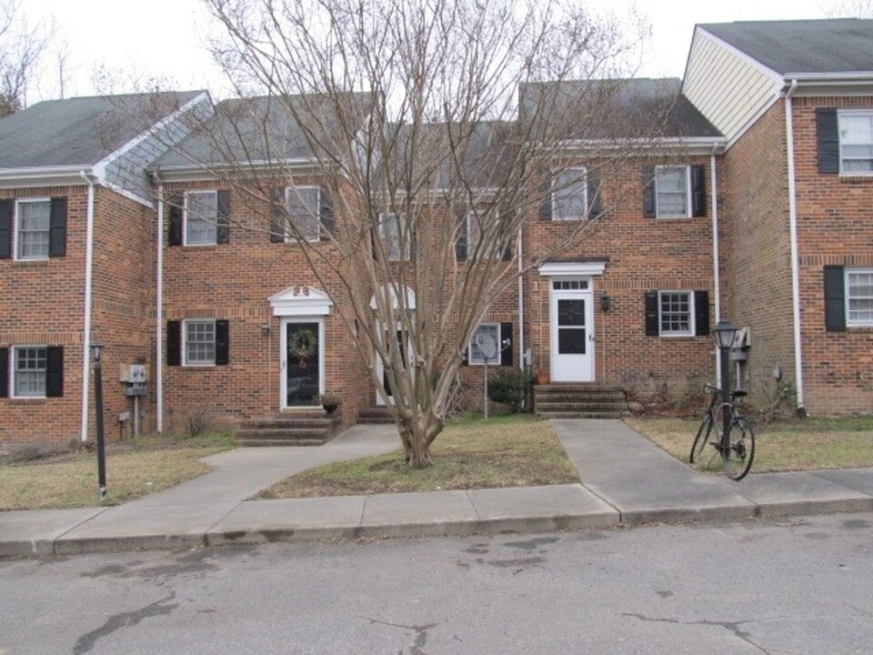 430 Hillsborough St in Chapel Hill, NC - Building Photo